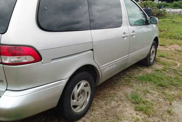 Toyota sienna 2002 Ash