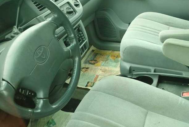 Toyota sienna 2002 Ash