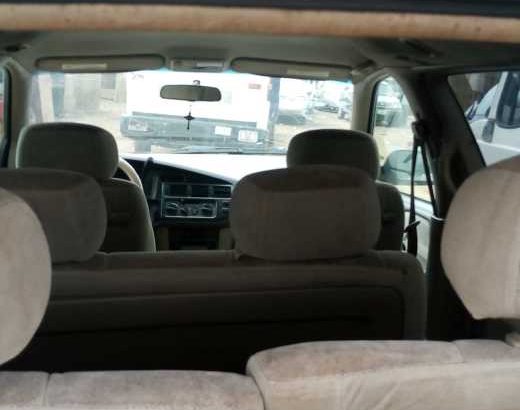Toyota sienna 2000 model available for sales