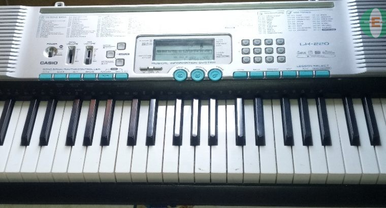 Casio LK-220 Piano (Keyboard)